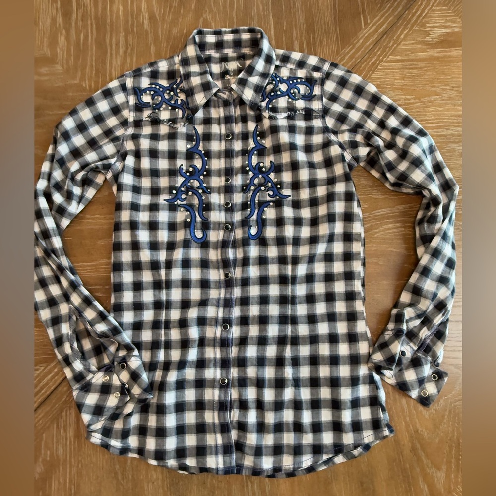 Wrangler Rock 47 Black White Checkered Shirt with Blue Embroidery snap buttons